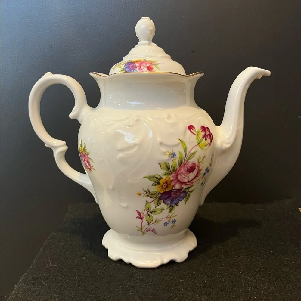 Vintage Royal Kent Floral White Porcelain Teapot Made in Poland 6 cup